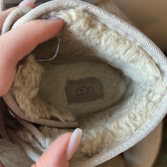 Tan ugg boots - Picture 3 of 6